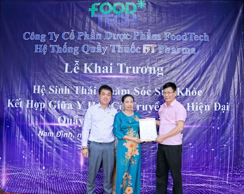 Tưng bừng Lễ khai trương Quầy thuốc Lâm Linh